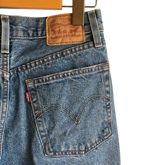 Levi’s 501 Original Cropped Straight Leg Jeans Size 26 Light Blue Stone Wash - Picture 15 of 16